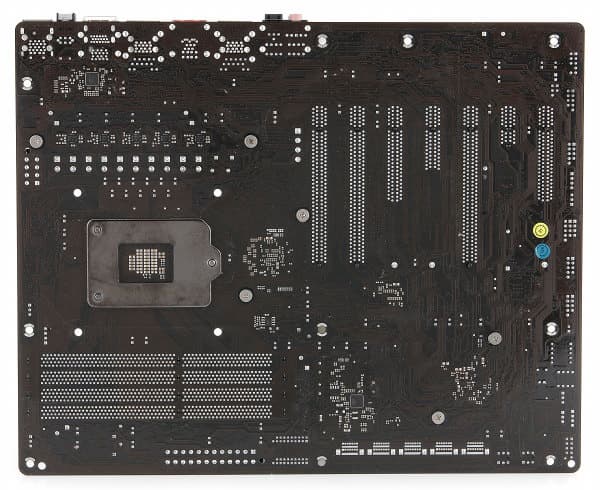 Внешний вид материнской платы ASRock Z77 Extreme9