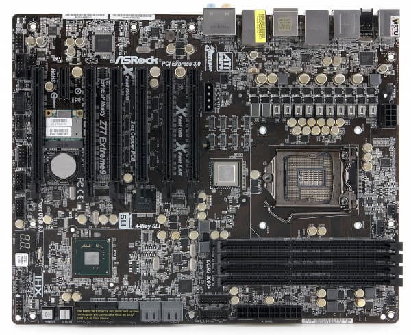 Внешний вид материнской платы ASRock Z77 Extreme9