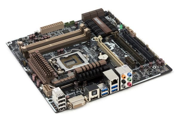 Внешний вид материнской платы ASUS Gryphon Z87 Внешний вид материнской платы ASUS Gryphon Z87