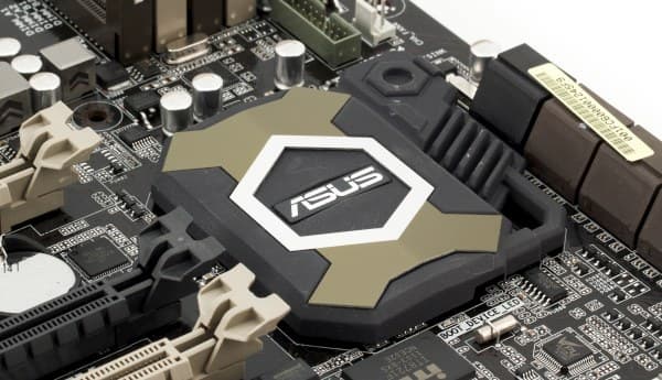 Материнская плата ASUS Sabertooth 990FX