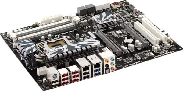 Вид на плату ECS P67H2-A2 со стороны разъемов задней панели