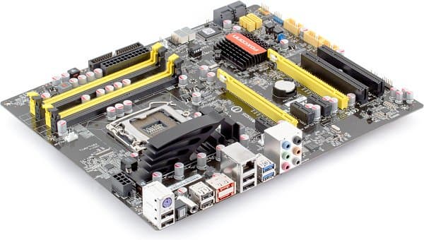 Вид на плату Foxconn P67A-S со стороны разъемов задней панели