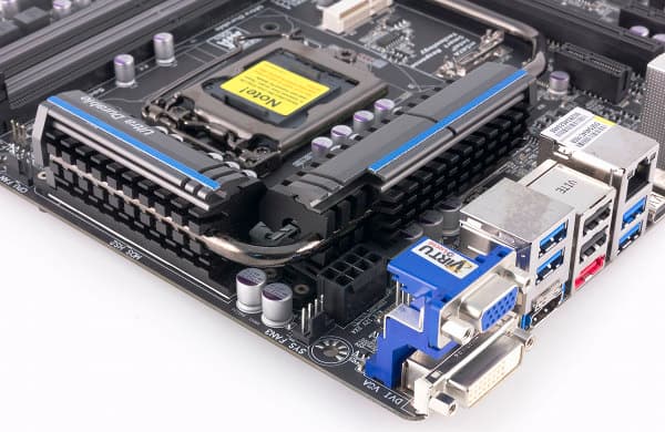 Внешний вид материнской платы Gigabyte Z77X-UP5 TH