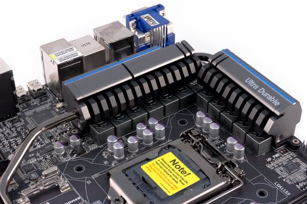 Внешний вид материнской платы Gigabyte Z77X-UP5 TH