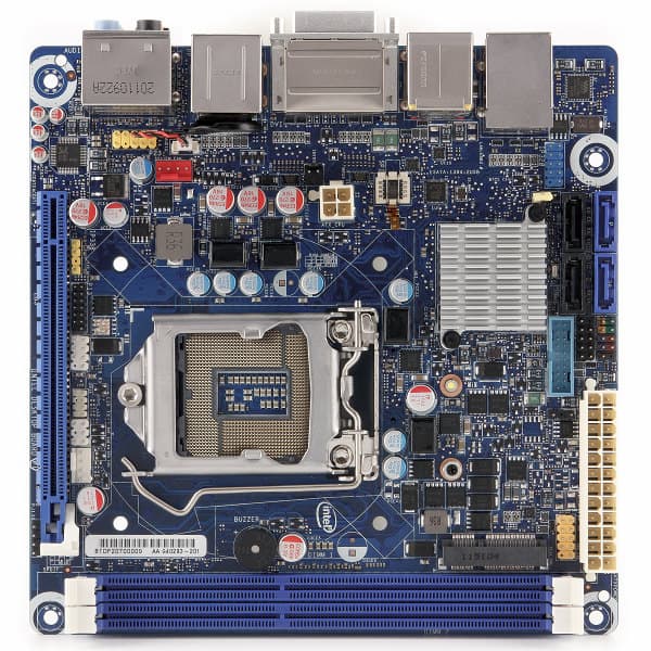 Внешний вид материнской платы Intel DH77DF