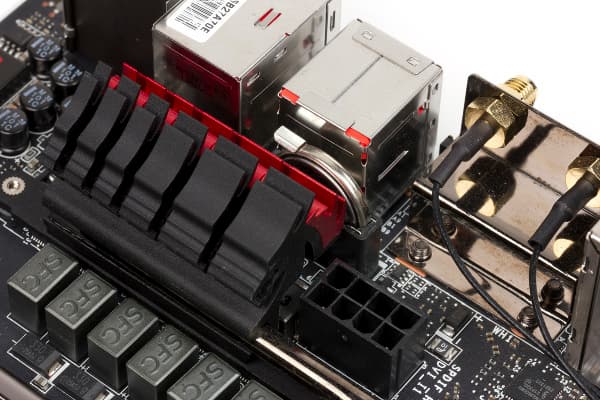 Внешний вид материнской платы MSI Z87I Gaming AC