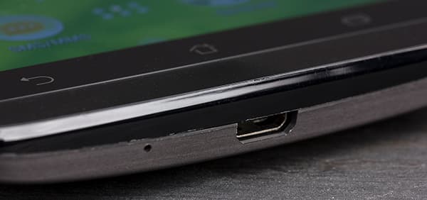 Дизайн смартфона Asus Zenfone 2 ZE551ML