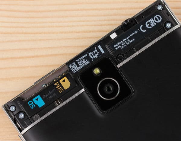 Смартфон BlackBerry Passport
