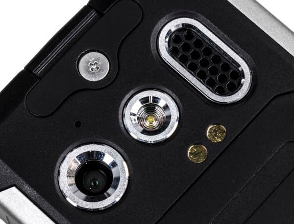 Дизайн телефона Cat B100