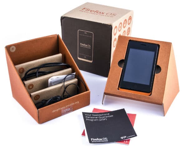 Открытая коробка смартфона Geeksphone Keon