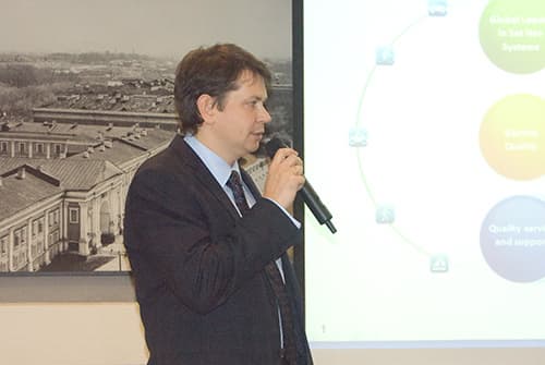 Илья Гуреев, генеральный директор ЗАО «Навиком», открывает ежегодную пресс-конференцию Garmin