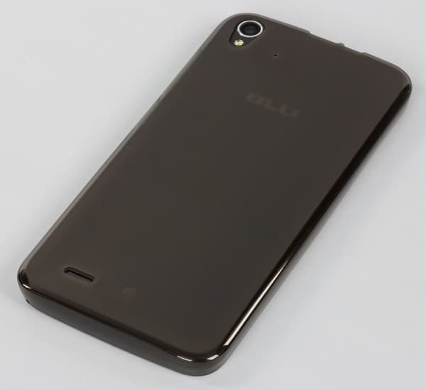 Внешний вид BLU Win HD LTE в чехле
