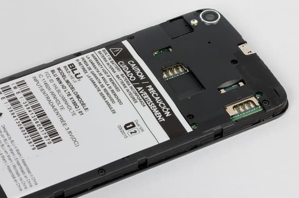 Слоты для карт BLU Win HD LTE