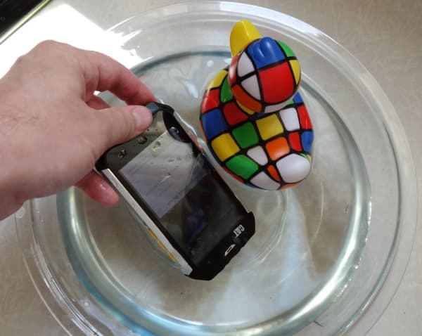 Обзор защищенного смартфона Cat B15