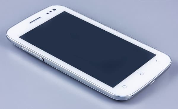 Внешний вид Fly IQ450 Quattro Horizon 2