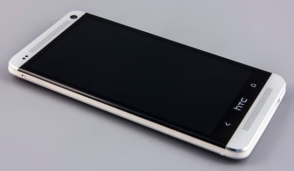 Обзор смартфона HTC One