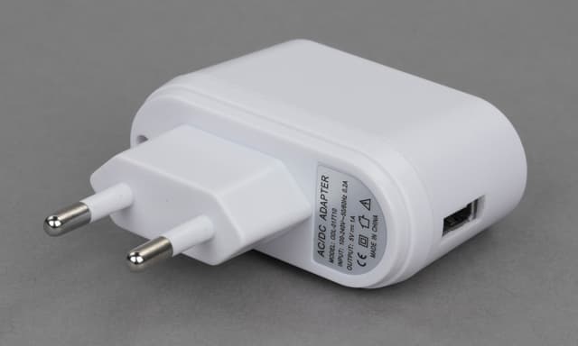 Зарядное устройство iRu M506