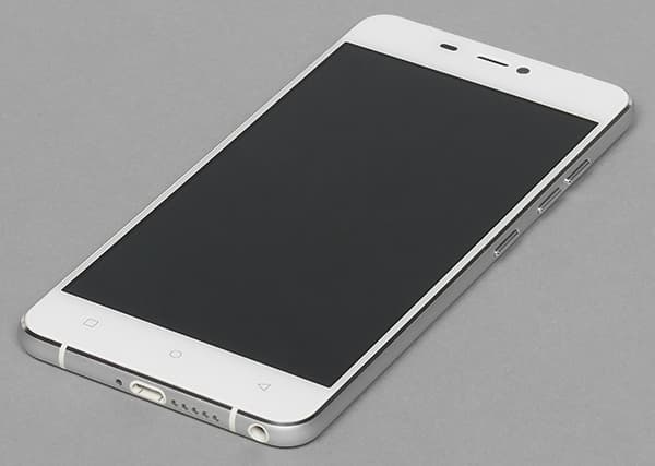 Обзор смартфона Iuni N1