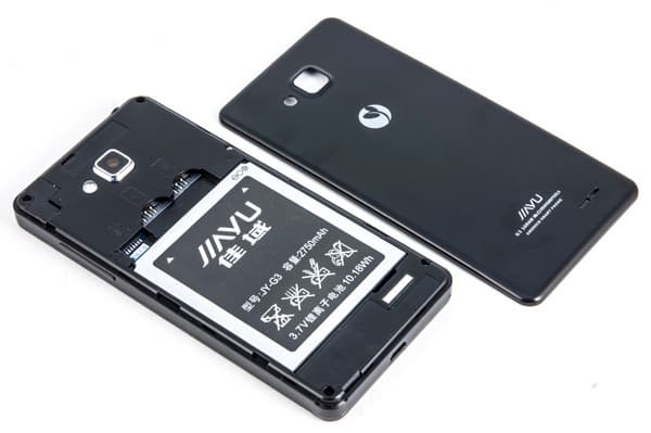 Обзор Jiayu G3. Аккумуляторный отсек и задняя панель коммуникатора
