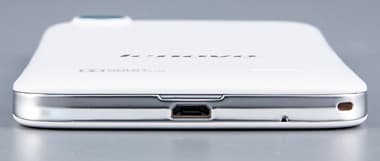 Обзор Lenovo S720. Нижний торец