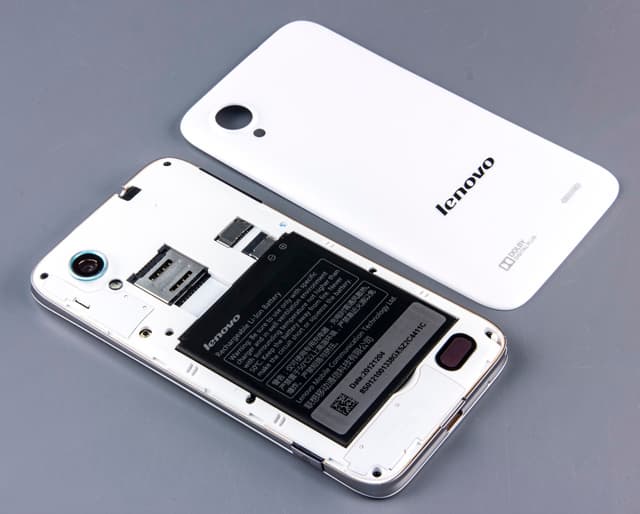 Обзор Lenovo S720. Аккумуляторный отсек и крышка