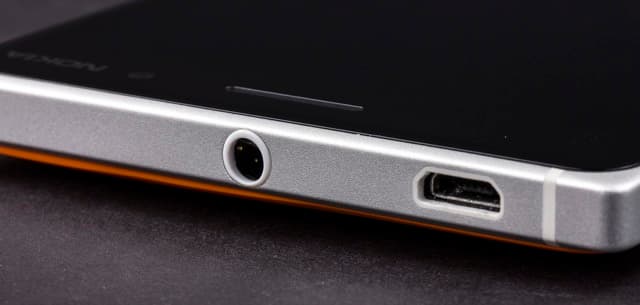 Верхний торец Nokia Lumia 830