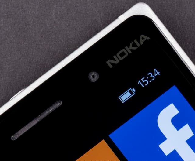Верхняя часть лицевой панели Nokia Lumia 830
