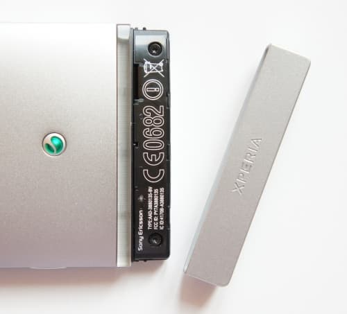 Sony Xperia P — пластиковая крышка Sony Xperia P — пластиковая крышка