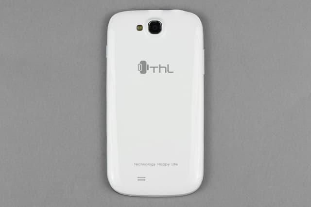 Обзор ThL W8. Обратная сторона коммуникатора