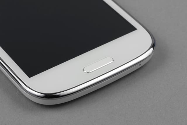 Обзор ThL W8. Центральная кнопка