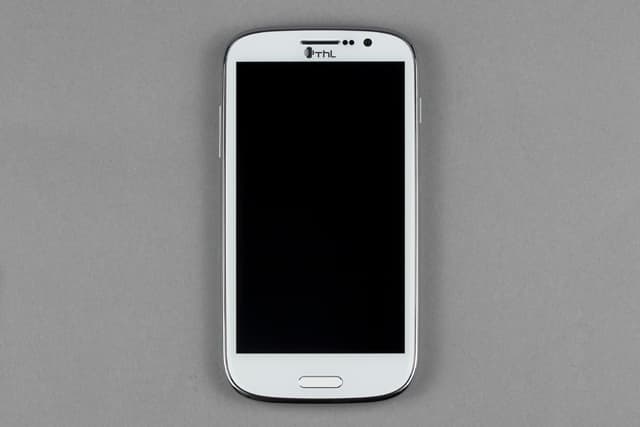 Обзор ThL W8. Лицевая сторона коммуникатора