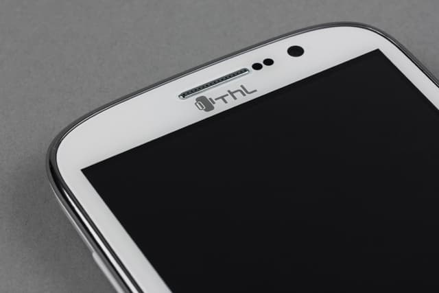 Обзор ThL W8. Верхяя часть лицевой панели