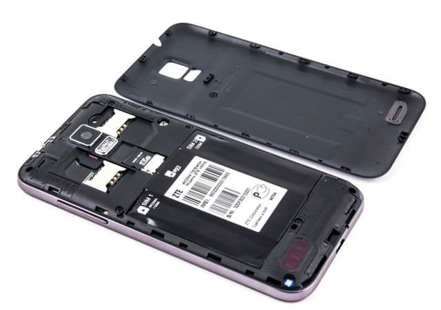 Обзор ZTE V880G. Без крышки