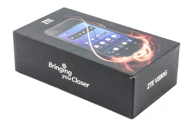 Обзор ZTE V880G. Упаковка коммуникатора