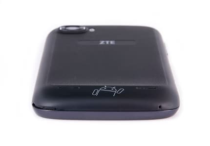 Обзор ZTE V970. Нижний торец коммуникатора