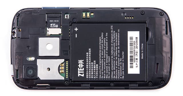 Обзор ZTE V970. Аккумуляторный отсек коммуникатора