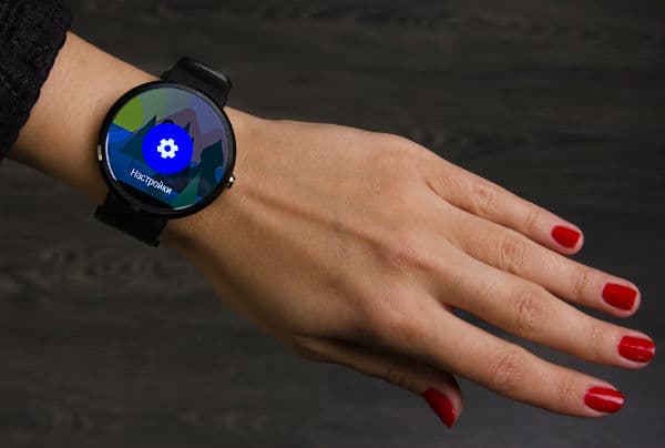 Умные часы Motorola Moto 360