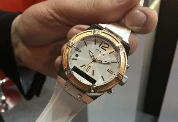 Часы Guess на Mobile World Congress 2015