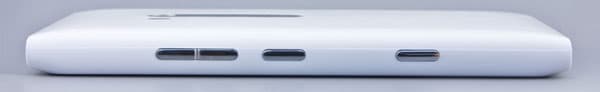 Боковая сторона смартфона Nokia Lumia 900