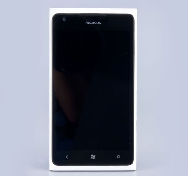 Внешний вид смартфона Nokia Lumia 900