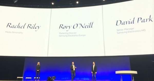 Умный браслет Samsung Gear Fit с док-насадкой