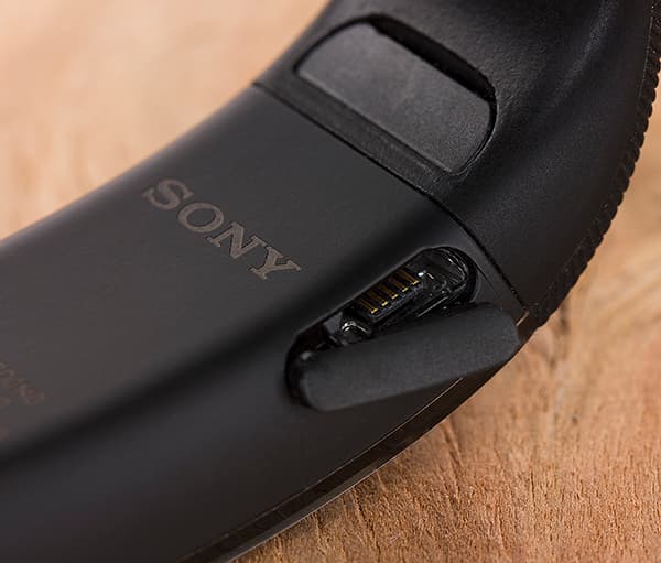 Умный браслет Sony SmartBand Talk SWR30