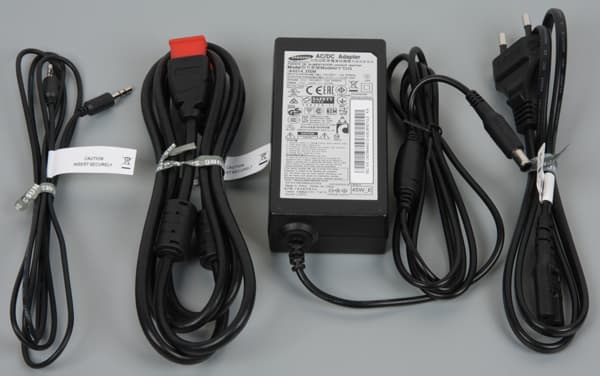 ЖК-монитор Samsung S27D590CS, блок питания и кабели