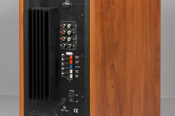 Задняя панель Sven IHOO T100U