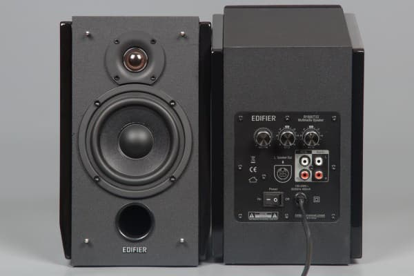 Внешний вид Edifier R1800TIII