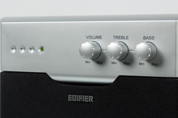 Панель управления Edifier R401