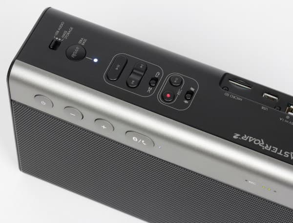 Дизайн колонки Creative Sound Blaster Roar 2