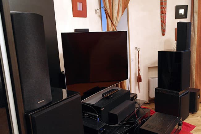 Onkyo HT-S5805 — комплект из ресивера и набора 5.1 колонок