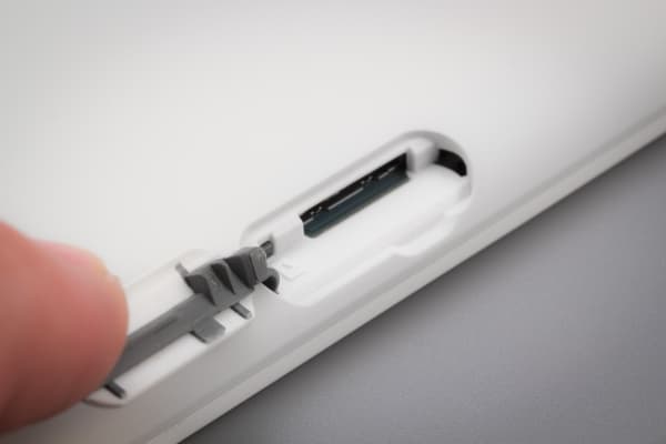 Электронная книга Sony Reader PRS-T1 - слот microSD