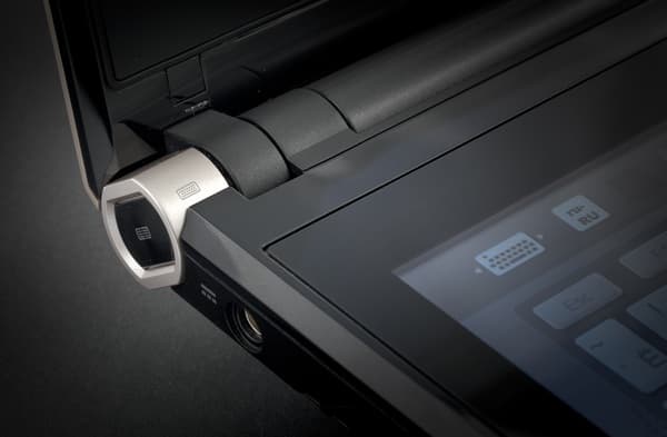 ноутбук Acer Iconia с двумя экранами